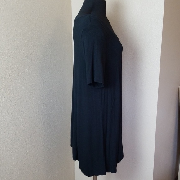 LOGO Short Sleeve Black Asymmetric Top - Picture 3 of 6